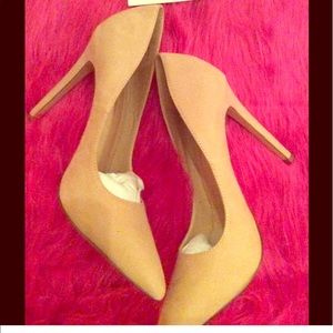 Nude Kylie pump brand new